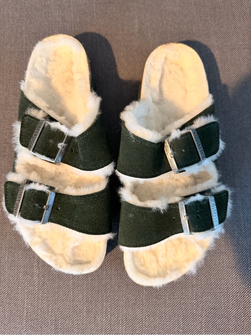 Birkenstock green suede 
Birkenstock × Arizona Shearling
Suede Sandals size 38